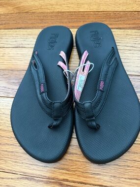Flojos Women's Memory Foam Black Flip Flop Sandals with Pink Accent